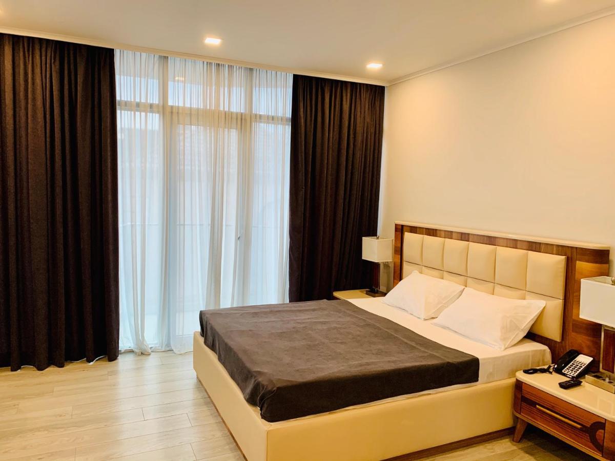 Hotel Tsereteli Palace Batumi Esterno foto