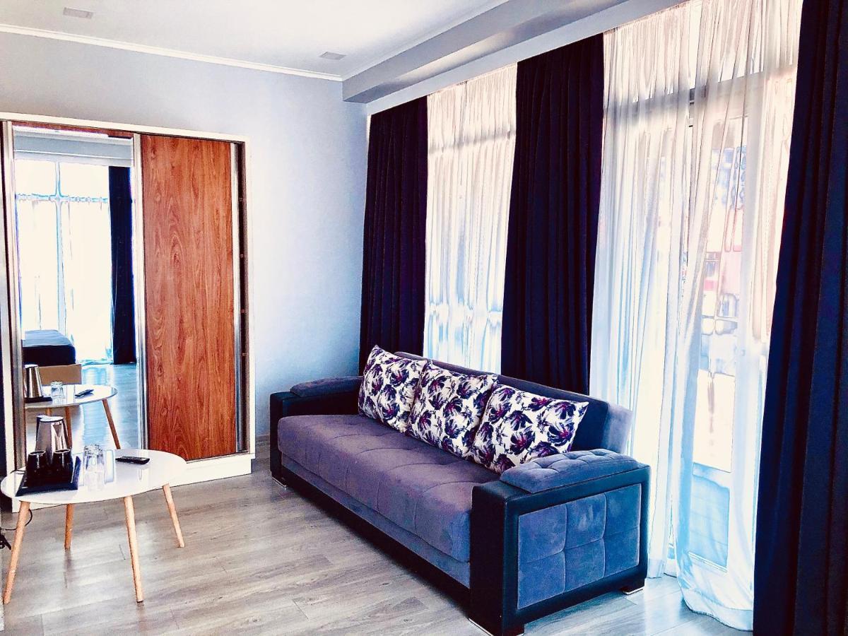 Hotel Tsereteli Palace Batumi Esterno foto